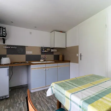 Apartman View In With Garden Klein Pravtshagen