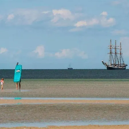 Lake-view In With Garden Daire