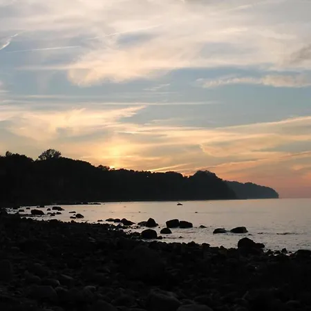 Lake-view In With Garden Klein Pravtshagen