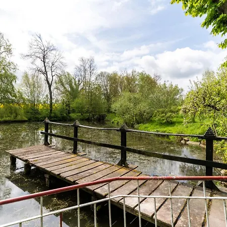 Апартаменты Lake-view In With Garden *