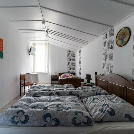 Daire Lake-view In With Garden *